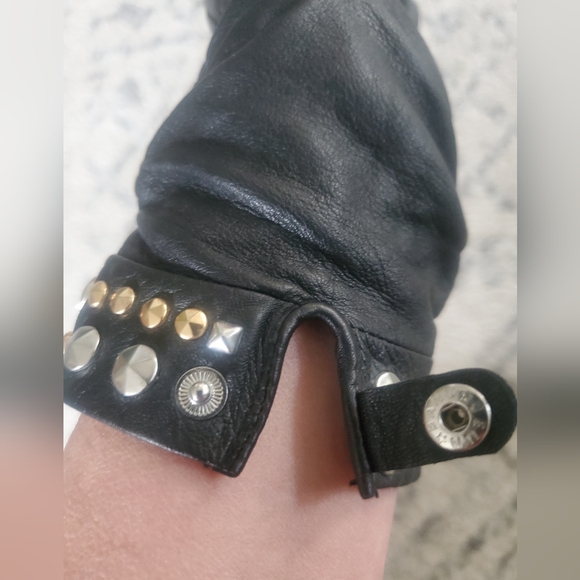 BGBG Max Azria Black Leather Studded Gloves - Picture 5 of 8